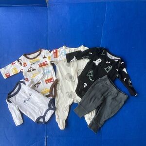 Bundle of 5 Neutral & Black Printed infant, size 0-3 months
